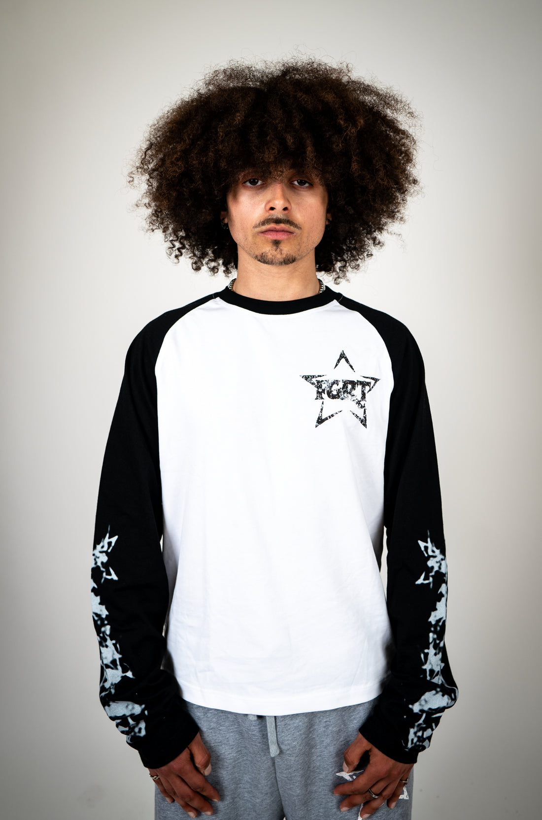 BLACK AND WHITE FGRT LONGSLEEVE